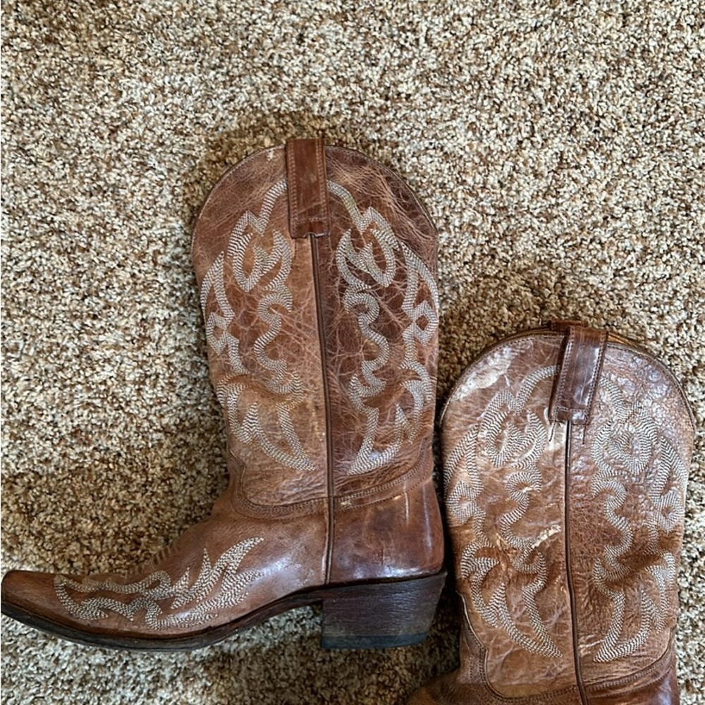 Brown Western Cowboy Boots with Embroidered Design